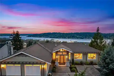 Contemporary Home Above Lake Washington