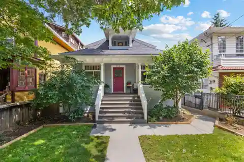 Amazing Home in the Heart of Cedar Cottage