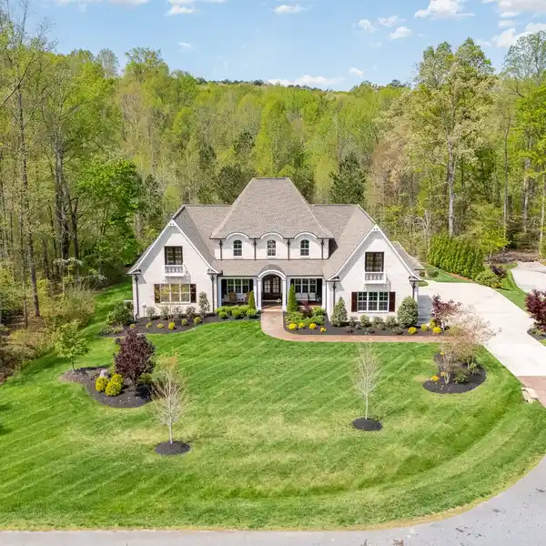 BUILDER'S HOME WITH ENDLESS FEATURES