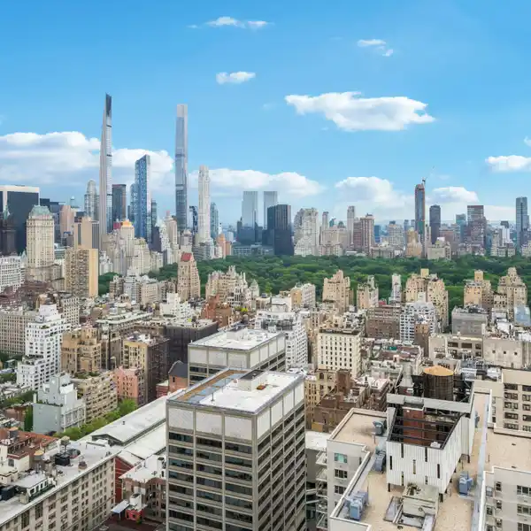 EXPANSIVE THOUGHTFULLY DESIGNED HOME IN THE SKY