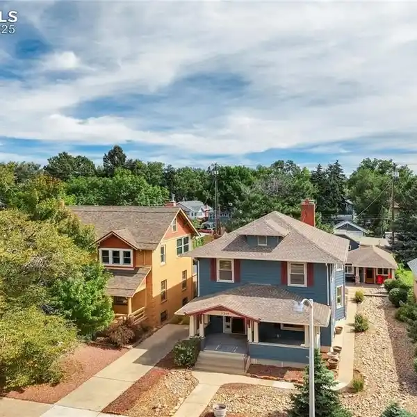 WELCOMING HOME IN THE HISTORIC OLD NORTH END
