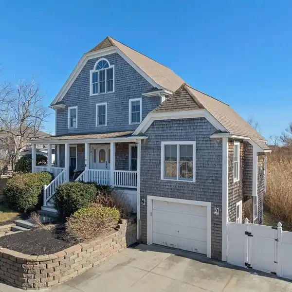 BEAUTIFULLY RENOVATED HOME THREE HOUSES FROM THE BEACH