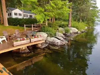 Stunning Lakeside Paradise Cottage