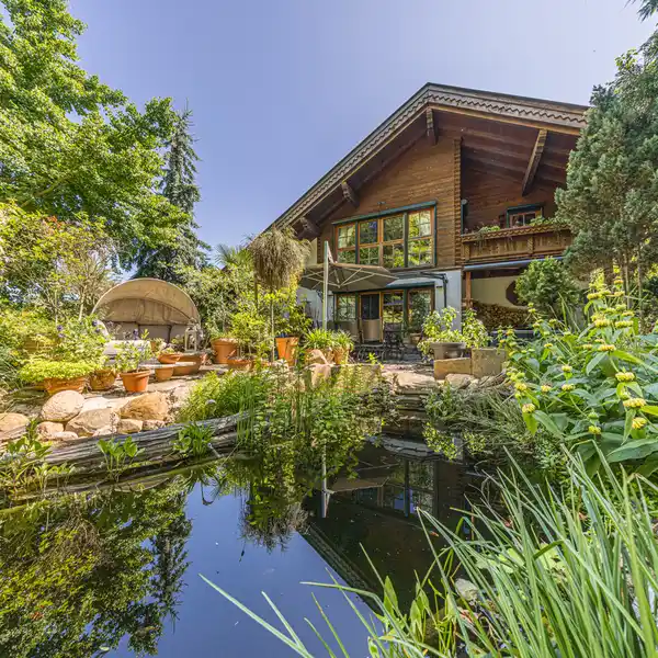 SERENE AND SOPHISTICATED LIVING