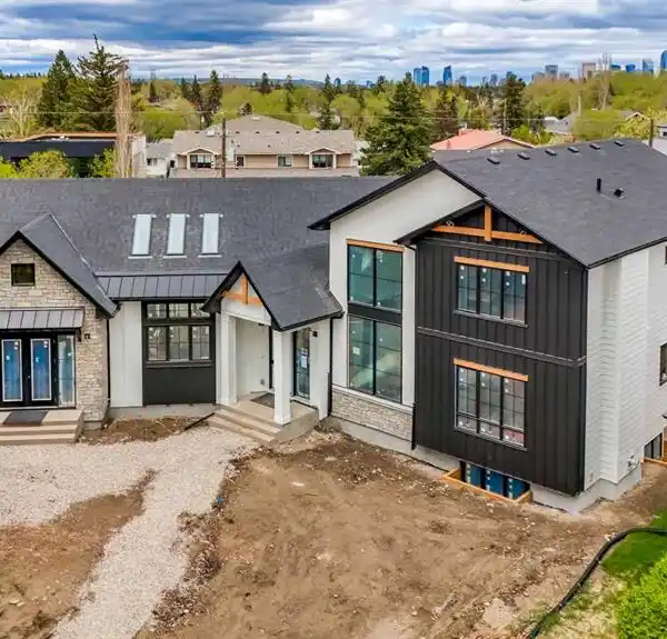 RARE LUXURY HOME ON A PRIME CUL-DE-SAC