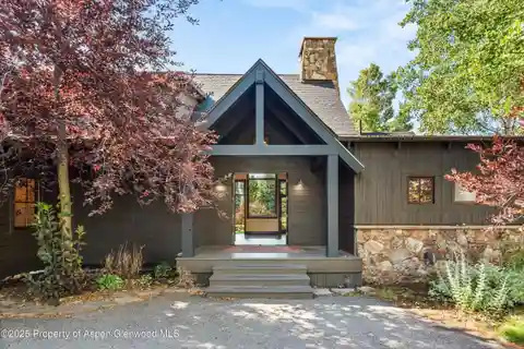 Timeless Mountain Charm with Modern Updates in a Top Community