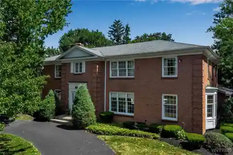 Beautiful Traditional Home with Graceful Detail