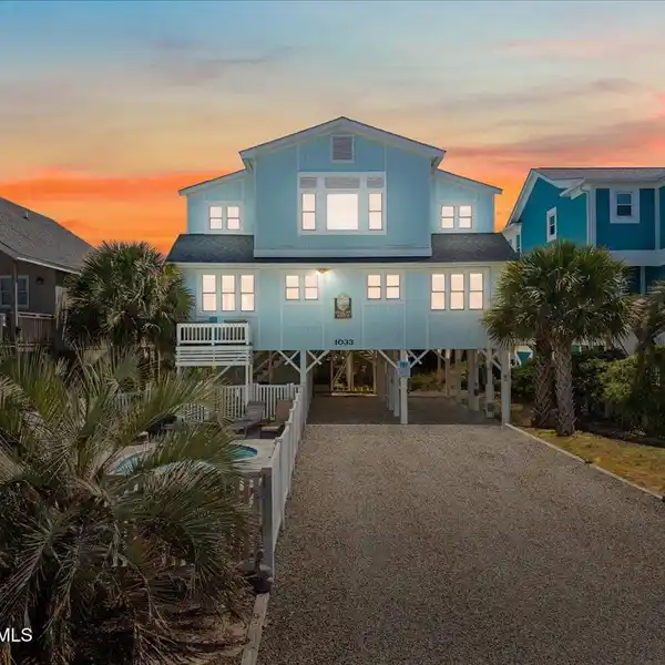 RECENTLY REFRESHED OCEANFRONT HOME