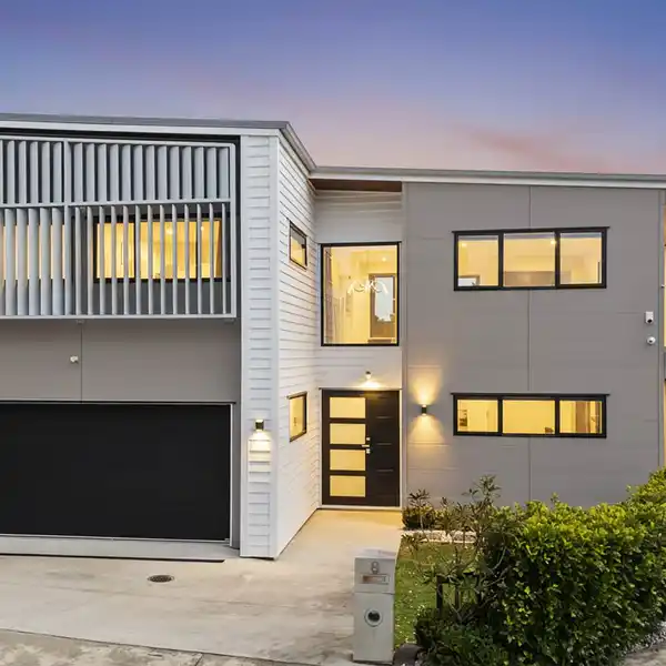 LUXURY HOME WITH SELF-CONTAINED SUITE AND DECK