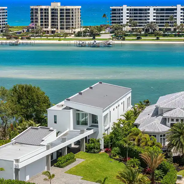 BREATHTAKING MODERN ESTATE