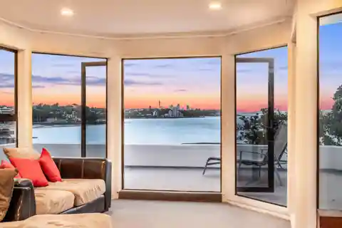 Uninterrupted Harbour Views from Exquisite Cliffside Residence