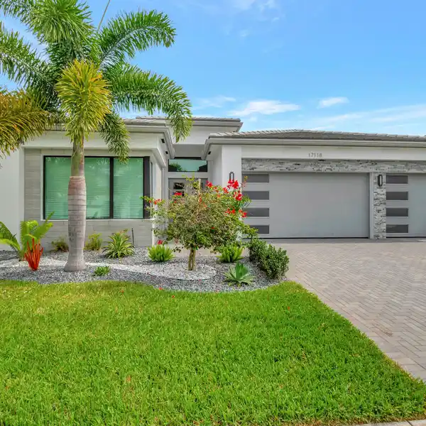 MODERN LUXURY IN THIS SINGLE STORY BEAUTY