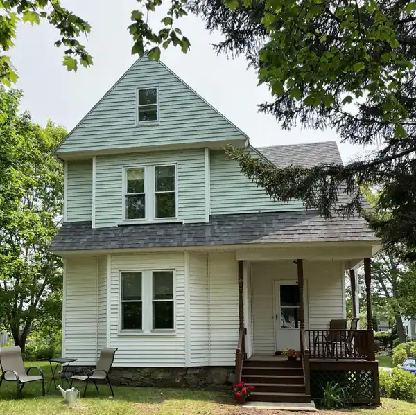 CHARMING AND SPACIOUS HOME AT YORK BEACH