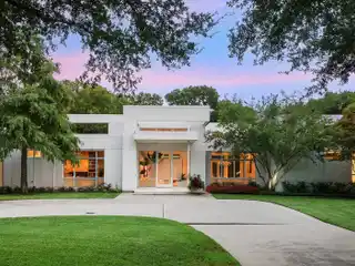 Iconic Estate in the Bluffview Area