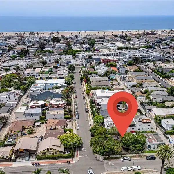 IDEALLY SITUATED LOT IN VENICE