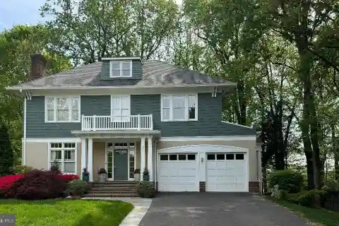 Elegant Cul-de-sac Colonial Backing to Woods
