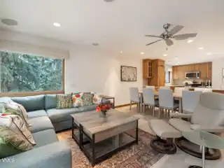 Two-level Residence in the Heart of Lionshead