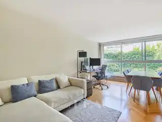 First Floor Apartment Overlooking a Peaceful Garden