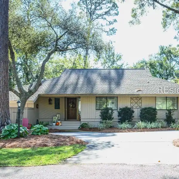 REMARKABLE BLEND OF COASTAL CHARM AND MODERN COMFORT