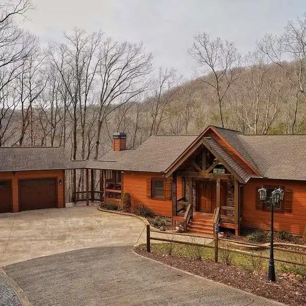 LUXURY MOUNTAIN ESCAPE WITH BREATHTAKING VIEWS