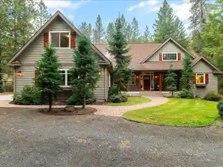 Secluded and Peaceful Elegance with Custom Craftsmanship