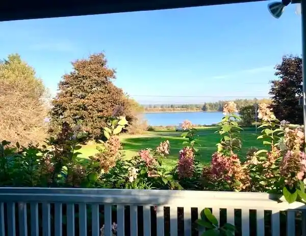 STUNNING OCEANFRONT COTTAGE