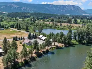 Rare 2.65-Acre Yakima River Retreat