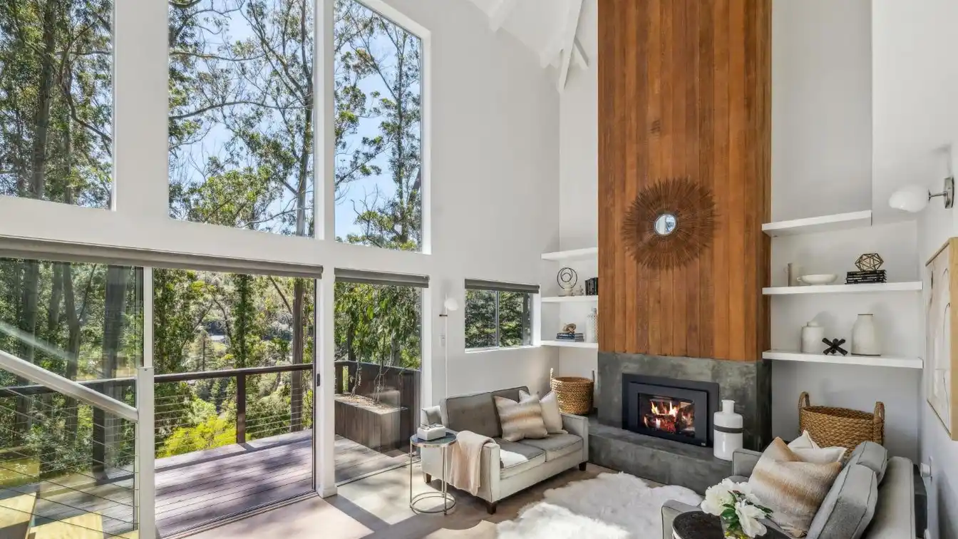 Sleek Architectural Gem in a Tranquil Setting