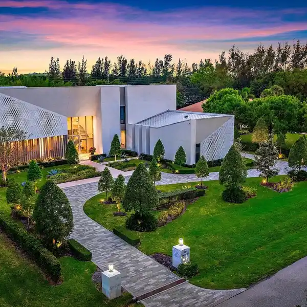 ONE-OF-A-KIND MODERN SANCTUARY
