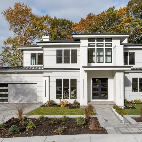 MODERN ELEGANCE WITH EXPANSIVE LIGHT-FILLED INTERIORS