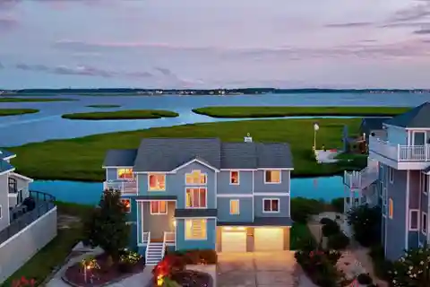 Exceptional Residence in South Shore Marina