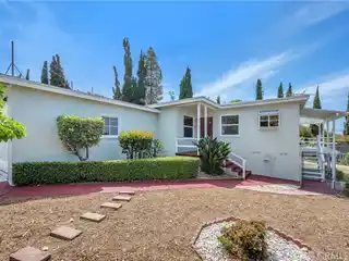 Peaceful Cul-de-sac Living with Expansive Downtown Views