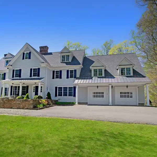 EXCEPTIONAL PROPERTY FULL OF UPGRADES