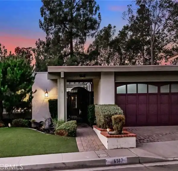 BEAUTIFUL MOVE-IN-READY BROADMOOR HOME