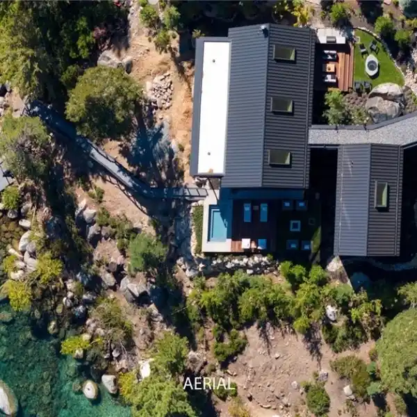 EXCEPTIONAL NEW LAKEFRONT RESIDENCE