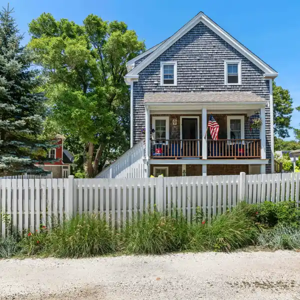 LOVELY TOWNHOME ON A QUIET LANE