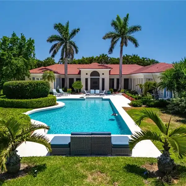 BEAUTIFULLY RENOVATED HOME IN ORCHID ISLAND