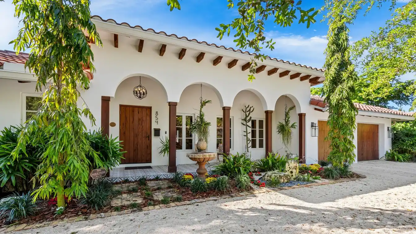 Private Lifestyle Residence in Old Floresta