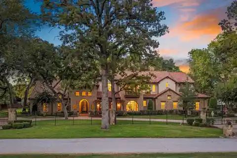 Custom Beauty on a Quiet Cul-De-Sac