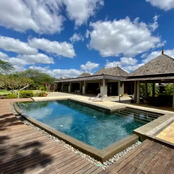 SPACIOUS VILLA IN THE PRESTIGIOUS TAMARINA ESTATE