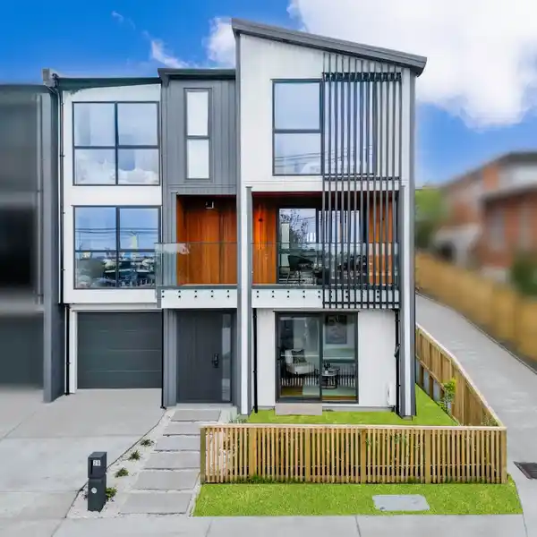 ULTIMATE MODERN LIVING IN BEACHSIDE SUBURBS