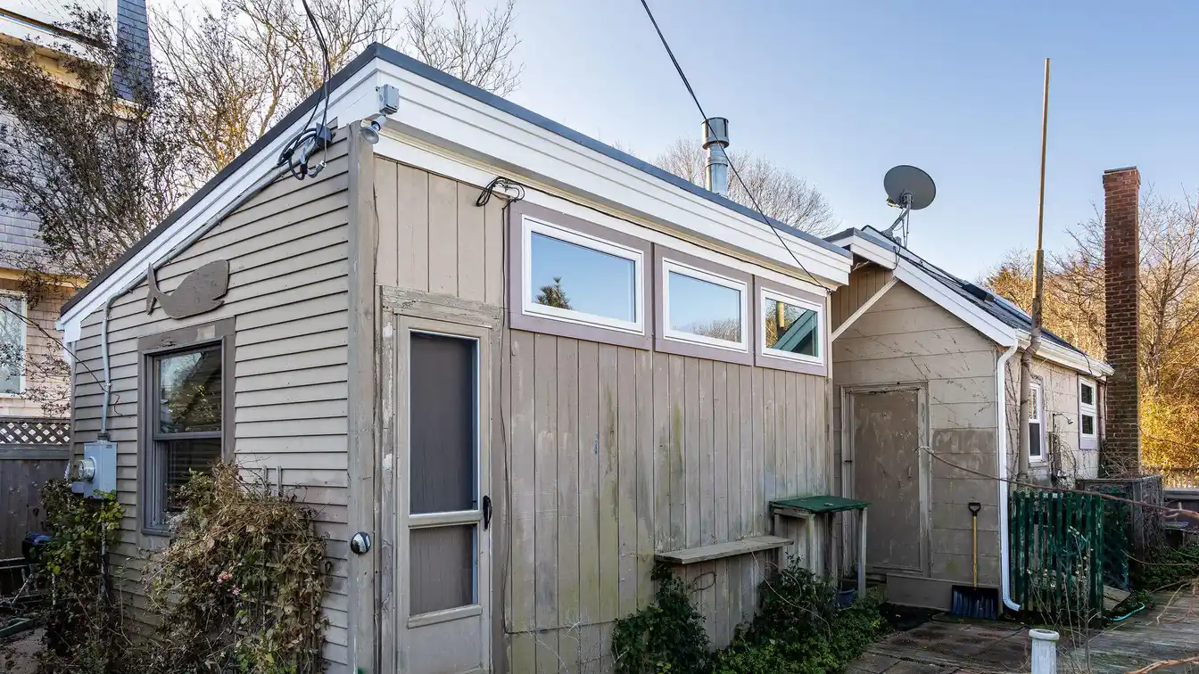 One Bedroom Cottage in a Good West End Location