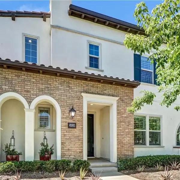 ELEGANT SANTA BARBARA MODEL WITH SOARING CEILINGS