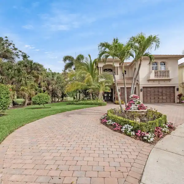 ELEGANT HOME WITH SPECTACULAR LAKE AND GOLF COURSE VIEWS