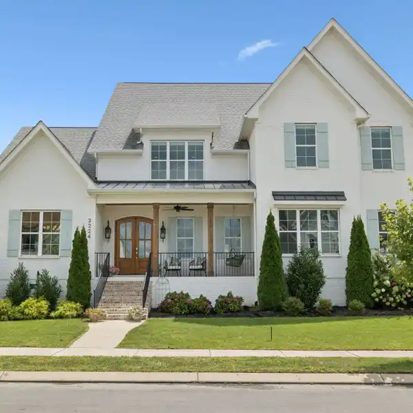 EPITOME OF SOUTHERN ELEGANCE