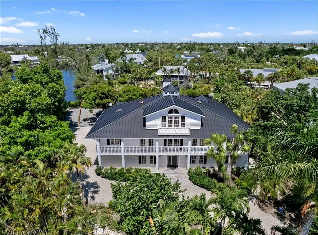 Impeccably Located Old Florida-style Lakefront Home