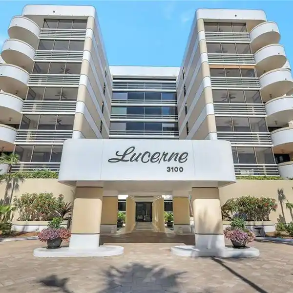 RECENTLY REMODELED CONDO IN THE MOORINGS