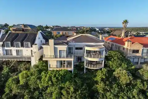 Luxury Living with Nature at Your Doorstep