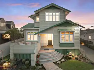 Panoramic Harbour Views in Coveted Point Chevalier