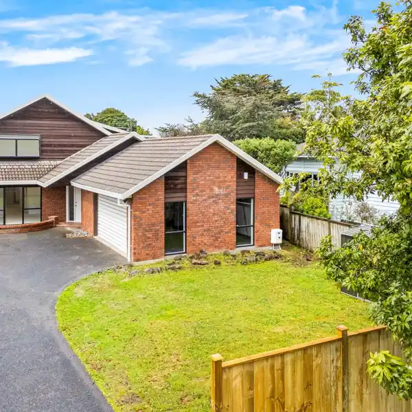 SPACIOUS LAYOUT WITH OVERSIZED GARAGE AND OFFICE